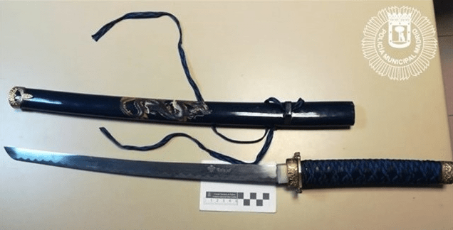 Es detenido un joven en el sector de Carabanchel, tras intentar agredir a personas con una catana